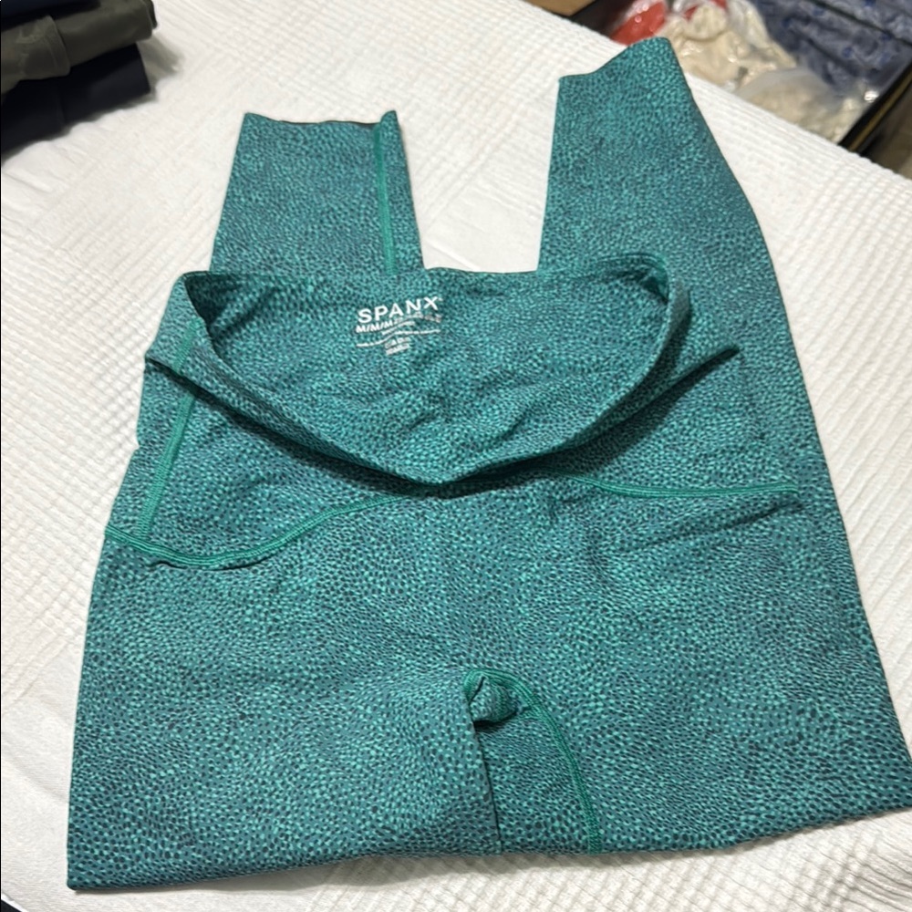 Spanx Green Textured Leggings
